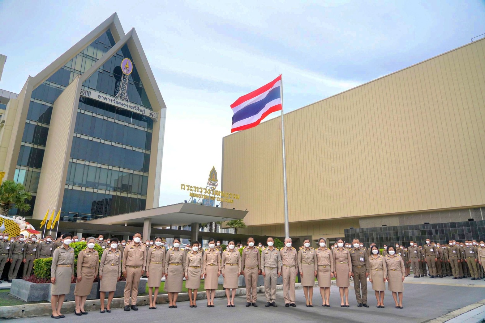 ปลัดกระทรวงวัฒนธรรม เป็นประธานพิธีประดับธงชาติและเคารพธงชาติ เนื่องในวันพระราชทานธงชาติไทย