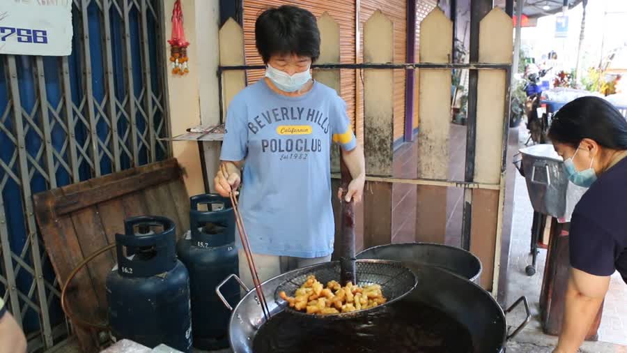 พ่อค้าปาท่องโก๋เมืองขอนแก่น เป็นปลื้มหลังปาท่องโก๋ไทยคว้าอันดับ 5 ในกลุ่มของหวานสตรีทฟู้ดที่อร่อยที่สุดในโลก