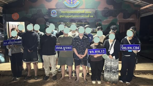 ทหารพรานสกัดจับ 17 คนไทยหัวใจเขมรลอบข้ามแดนจากปอยเปตกลางดึก! อ้างหนีสถานการณ์ไม่ปกติ – เคยเป็นแอดมินเว็บพนัน จ่ายค่าหัว 8,000 บาทกลับไทย