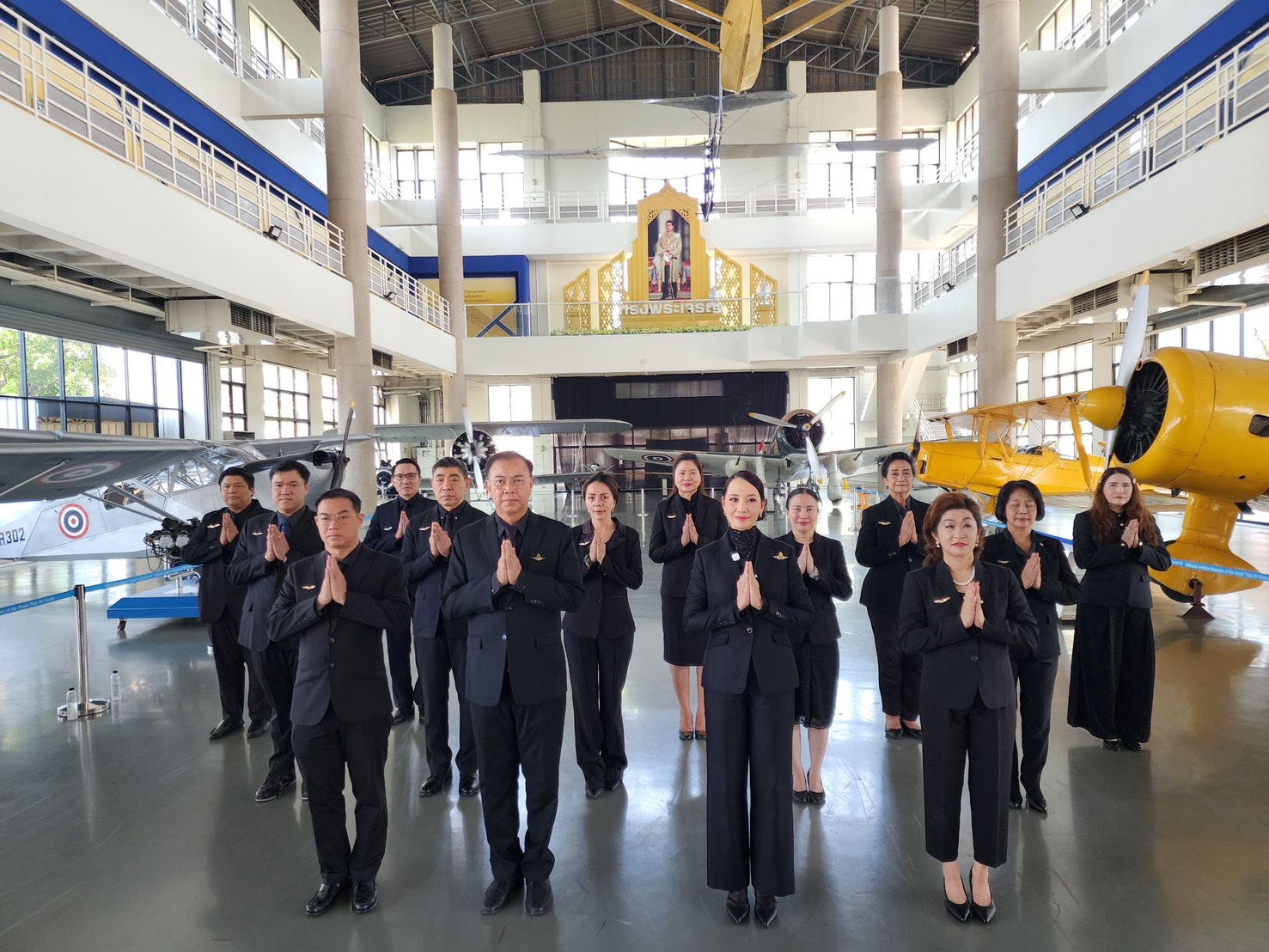 เชิดชูทหารกล้า : ชมรมพัฒนาสัมพันธ์ระดับผู้บริหาร กองทัพอากาศ กราบขอบคุณหัวใจเหล่าทหารกล้าที่กำลังปฏิบัติหน้าที่สู้รบและที่เสียสละเพื่อประเทศชาติ