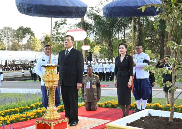 พระบาทสมเด็จพระเจ้าอยู่หัว และสมเด็จพระนางเจ้า ฯ พระบรมราชินี เสด็จพระราชดำเนินโดยเฮลิคอปเตอร์พระที่นั่ง ไปทรงเปิดสวนสุขภาพสราญจิต เฉลิมพระเกียรติ เนื่องในโอกาสพระราชพิธีมหามงคลเฉลิมพระชนมพรรษา ๖ รอบ ๒๘ กรกฎาคม ๒๕๖๗ ณ เขื่อนวชิราลงกรณ อำเภอทองผาภูมิ จังหวัดกาญจนบุรี 