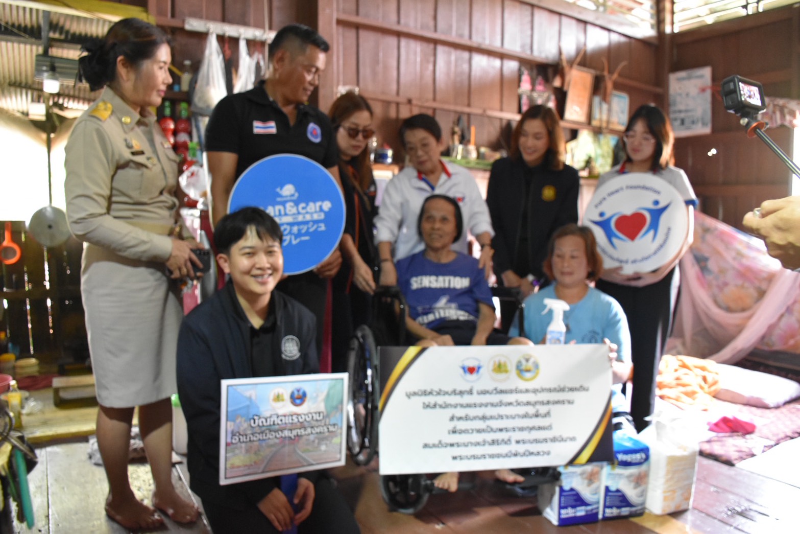 มูลนิธิหัวใจบริสุทธิ์ จับมือ สนง.แรงงาน มอบกายอุปกรณ์แก่กลุ่มเปราะบาง จ.สมุทรสงคราม ถวายเป็นพระราชกุศลพระพันปีหลวง