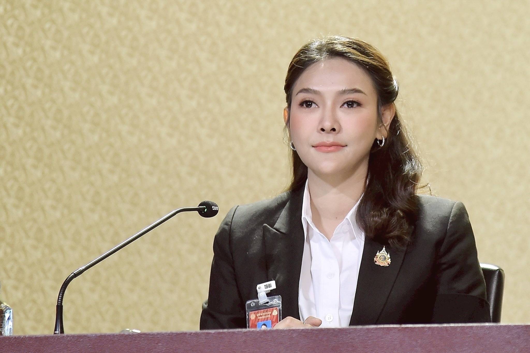 รัฐบาลเตือนอากาศร้อน ระวังอันตรายจาก &ldquo;โรคฮีทสโตรก&rdquo; โดยเฉพาะกลุ่มเสี่ยง กลุ่มโรคเรื้อรัง กลุ่มคนทำงานกลางแจ้ง แนะดูแลสุขภาพ หลีกเลี่ยงการทำงานหรือกิจกรรมในที่โล่งแจ้งเป็นเวลานาน