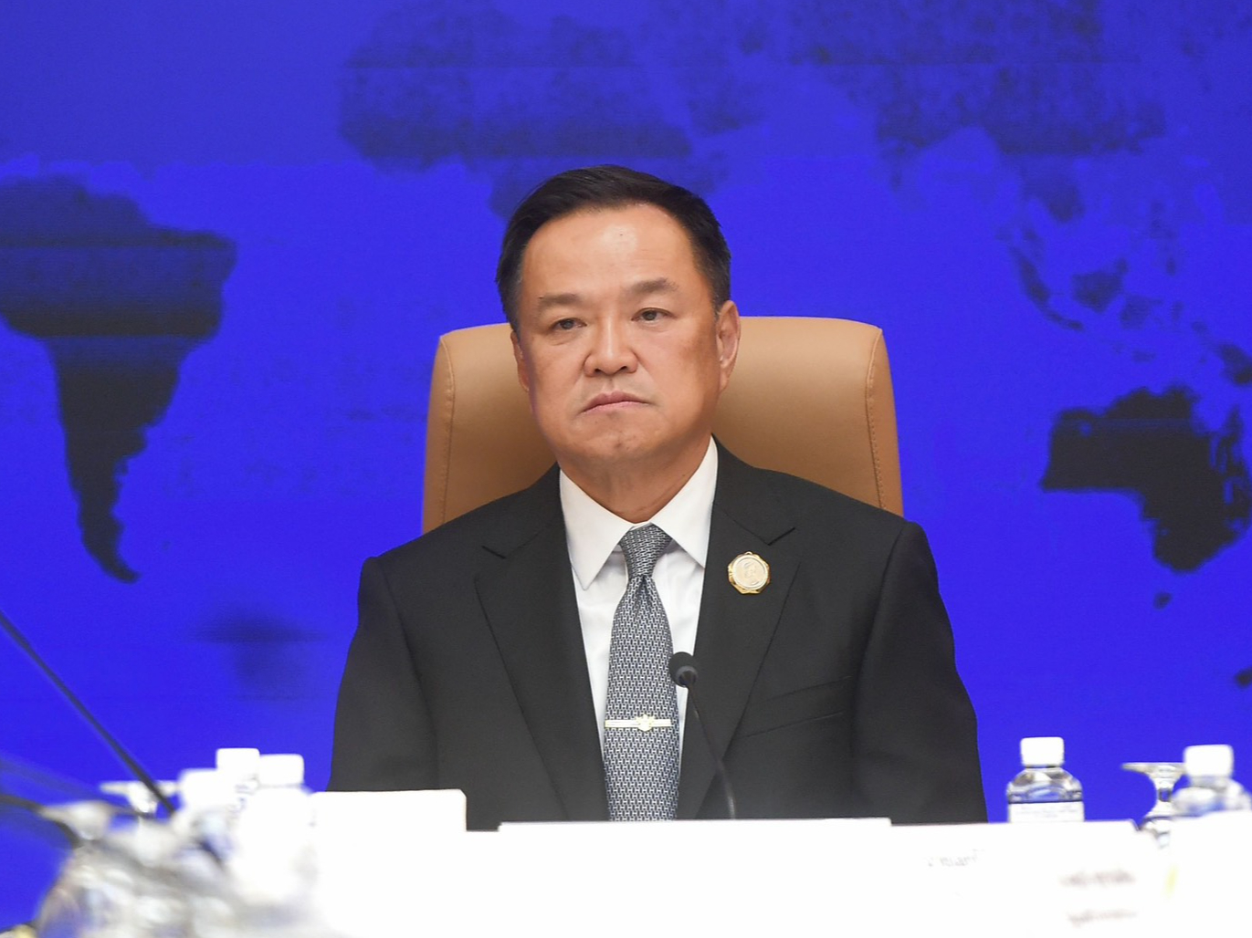 นายกฯ เป็นประธานการประชุมสภาความมั่นคง ย้ำท่าทีไทยเป็นกลาง พร้อมรับคนไทยในพื้นที่กลับประเทศ สมช. กต. ประเมินสถานการณ์อย่างใกล้ชิด รับมือผลกระทบต่อเศรษฐกิจในประเทศ