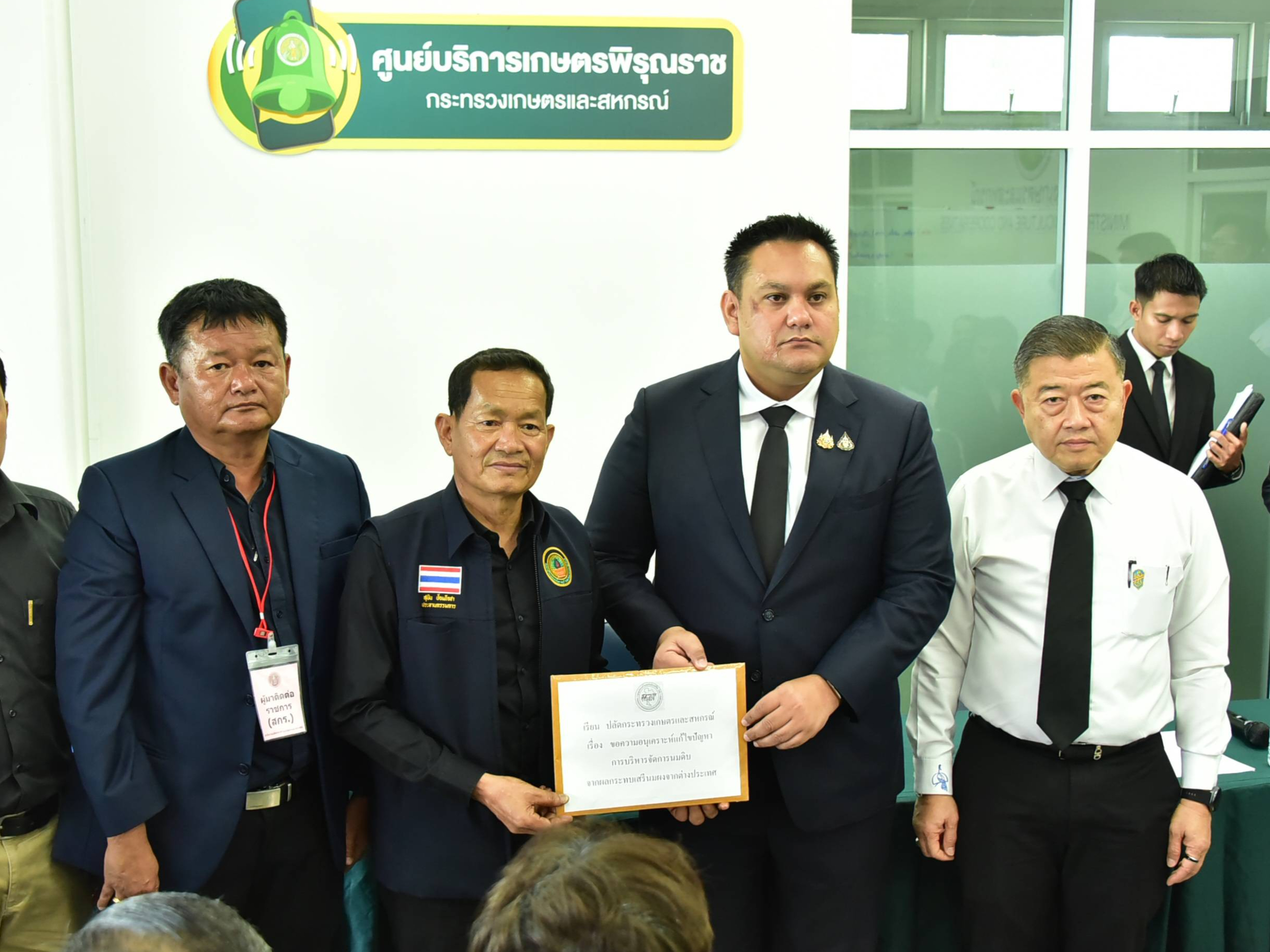 กระทรวงเกษตรฯ ประสานทุกภาคส่วน เร่งแก้ปัญหานมส่วนเกิน ดันนโยบายดื่มนม 365 วัน เดินหน้านมโรงเรียนให้ทัน เปิดเทอม พร้อมเพิ่มช่องทางระบายผลผลิตช่วยเกษตรกรโคนม