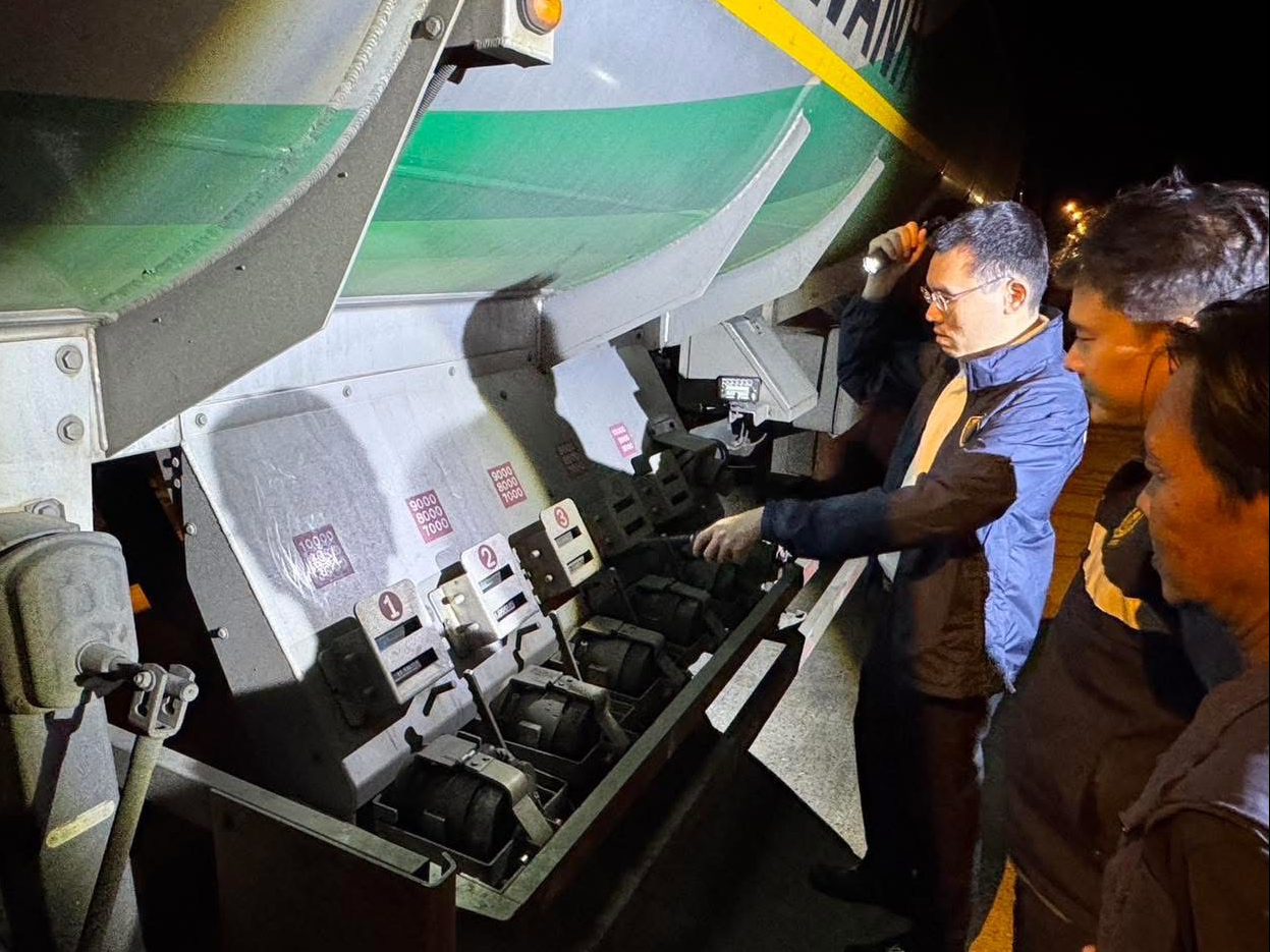 &ldquo;ศุลกากรช่องจอม&rdquo; คุมเข้มการขนส่งน้ำมันและสินค้าเกษตรในเขตอีสานใต้ ..ยืนยันน้ำมันในไทยยังมีพอและไม่ขาดแคลน !!