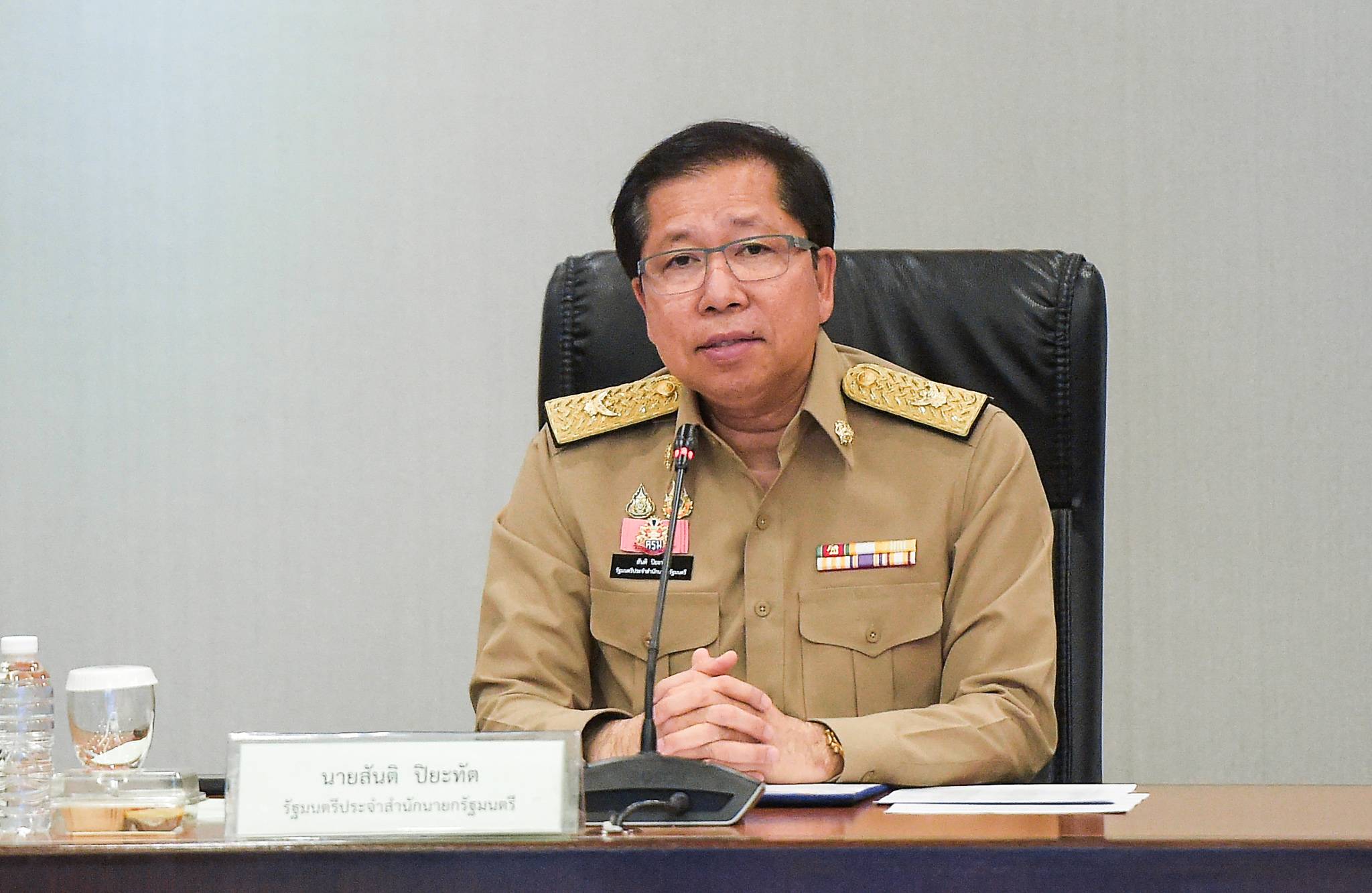 รมต.&ldquo;สันติ&rdquo; เรียกประชุมผู้ว่าฯ ทั่วประเทศ ลุย 6 มาตรการด่วนสั่งการจากส่วนกลางสู่พื้นที่อย่างเป็นระบบ ปิดช่องเอาเปรียบประชาชนท่ามกลางปัญหาตะวันออกกลาง