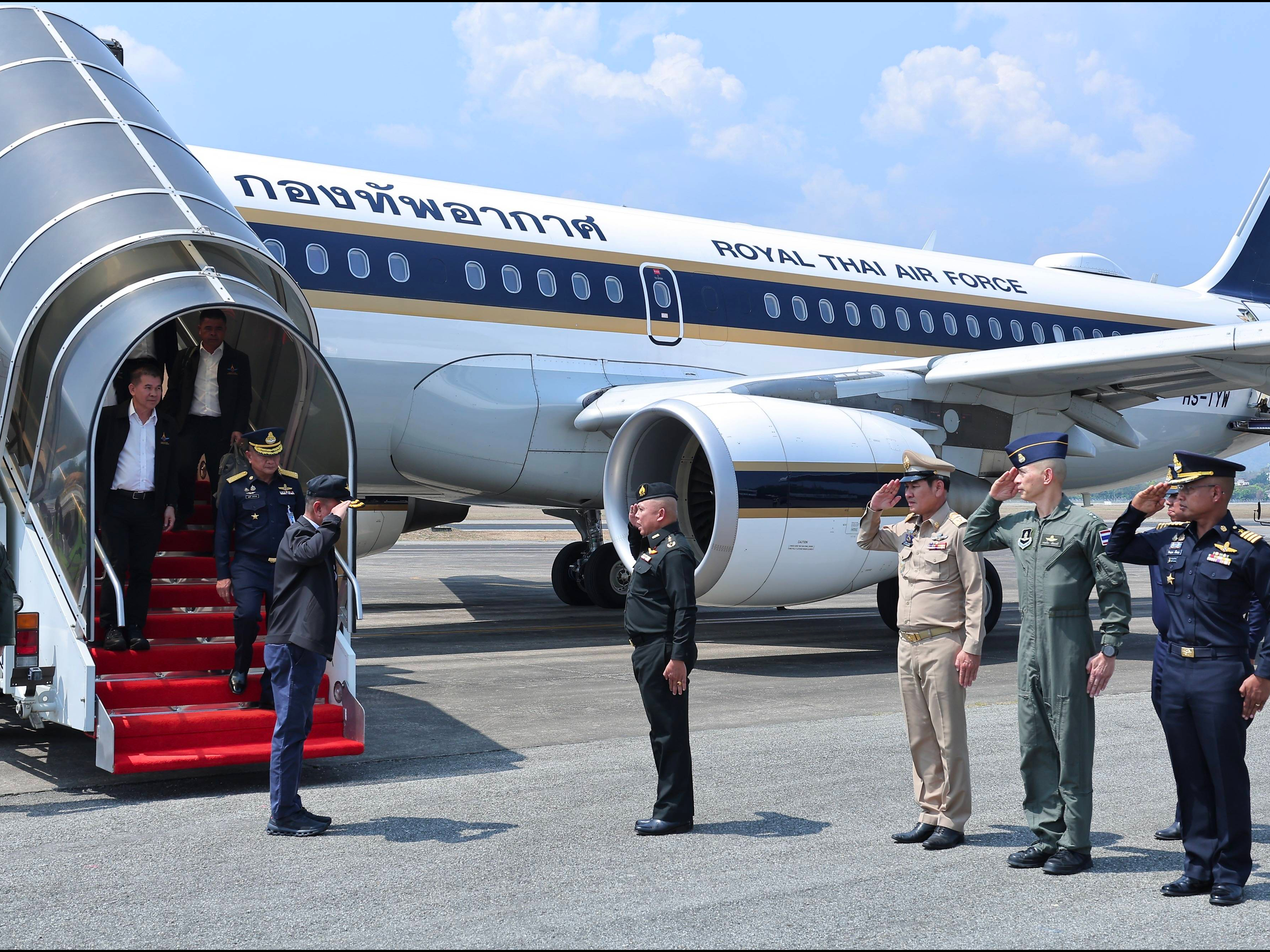 รมช.กห. คิกออฟยุทธการดับไฟป่าภาคเหนือ สกัด PM2.5&ndash;หมอกควัน เน้นบูรณาการทุกภาคส่วนและความปลอดภัยเจ้าหน้าที่