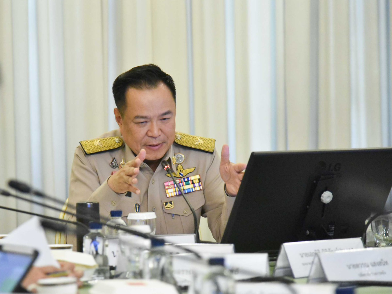 นายกฯ นั่งหัวโต๊ะประชุมพลังงาน รับมือสถานการณ์ตะวันออกกลาง ย้ำไม่ให้กระทบประชาชน พร้อมเสริมความมั่นคงพลังงานประเทศ