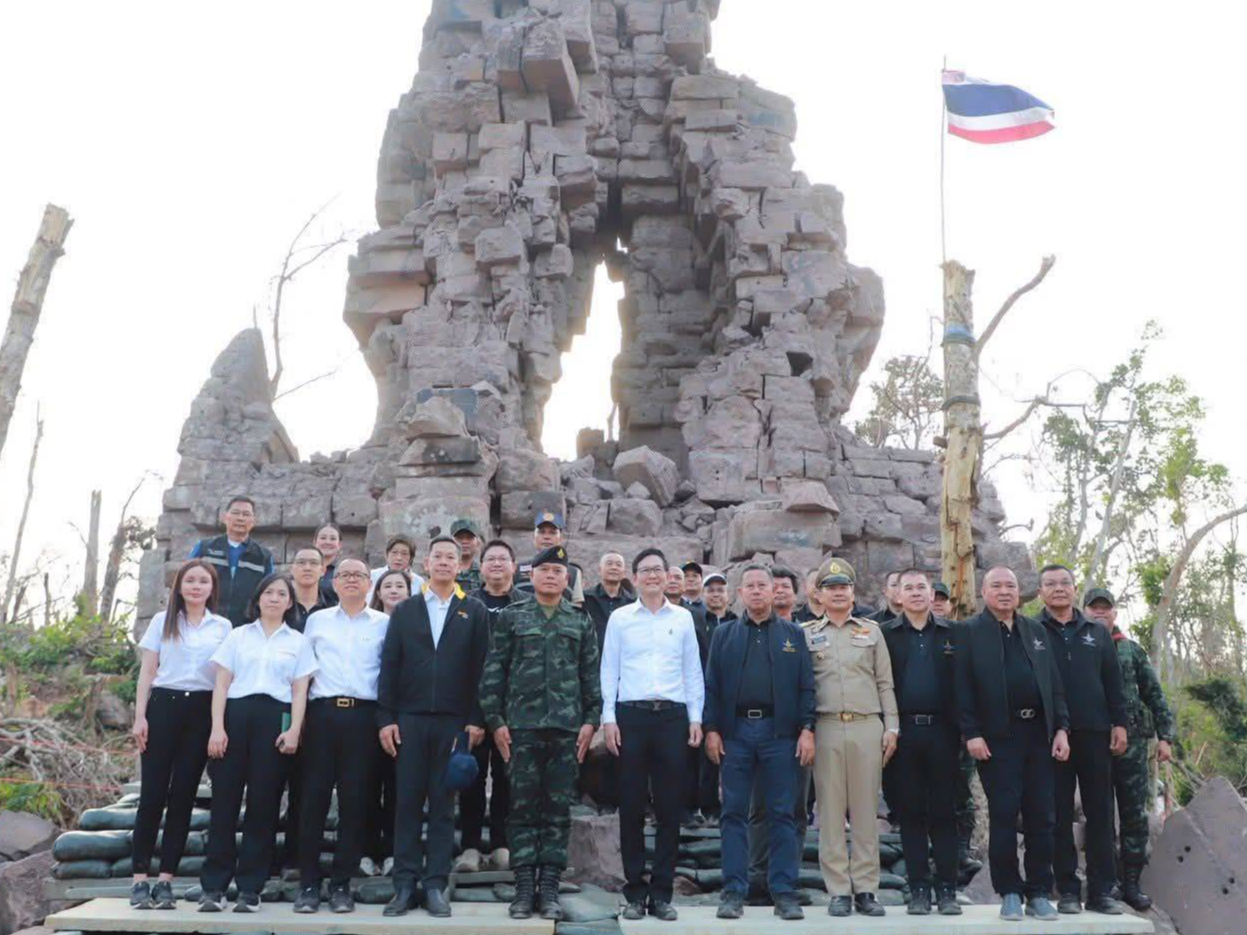 รมช.กห. ตรวจเยี่ยมหน่วยทหารชายแดน พร้อมเป็นประธานร่วมพิธีมอบระบบไฟฟ้าโซลาร์เซลล์