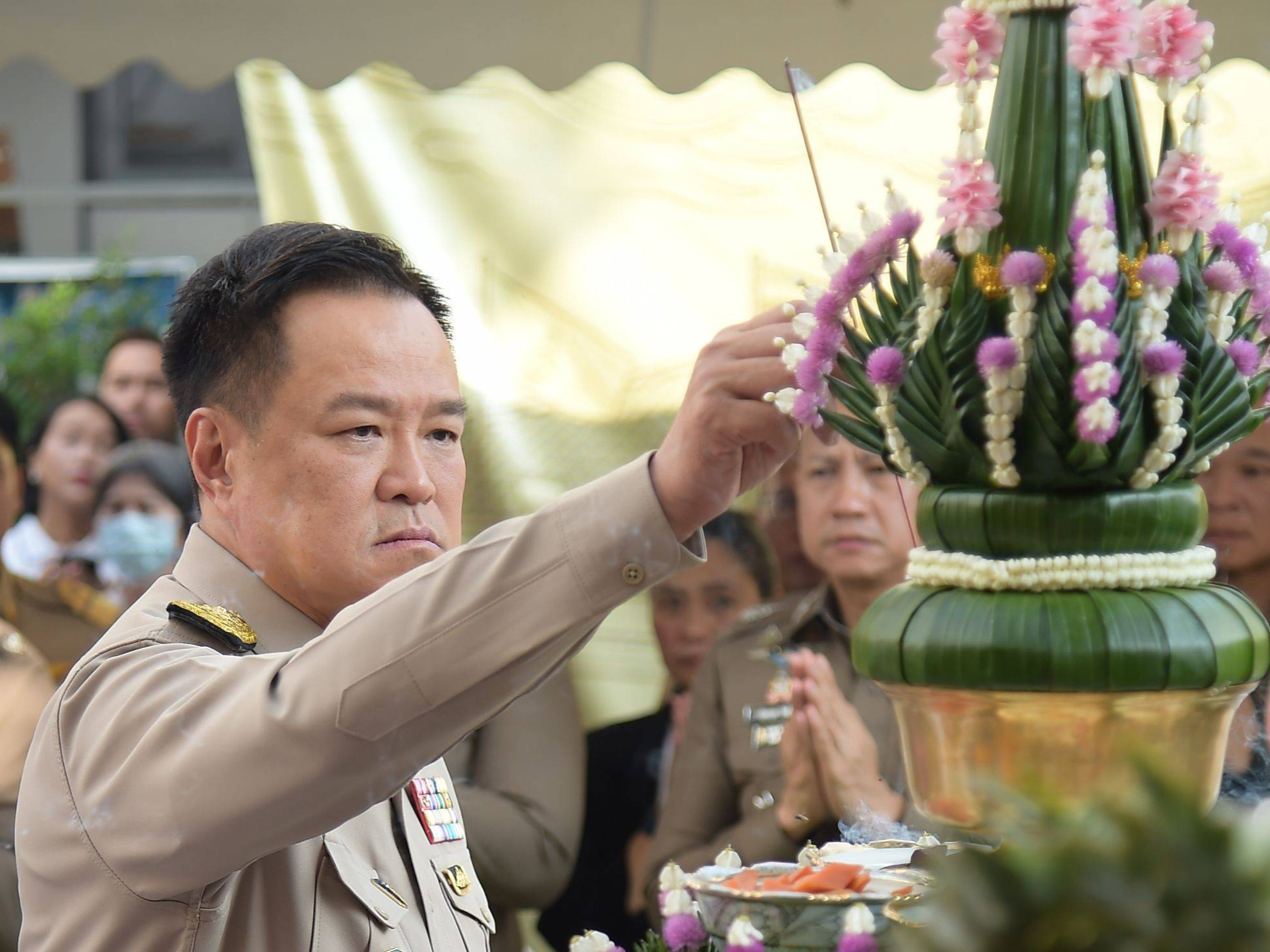 นายกฯ อนุทิน เข้าสักการะ &ldquo;ศาลปู่ดำ - ตราแผ่นดิน&rdquo; ขอพรสิ่งศักดิ์สิทธิ์คู่บ้านคู่เมืองเสริมความเป็นสิริมงคล สร้างความร่มเย็น และความเจริญมั่นคงแห่งแผ่นดิน