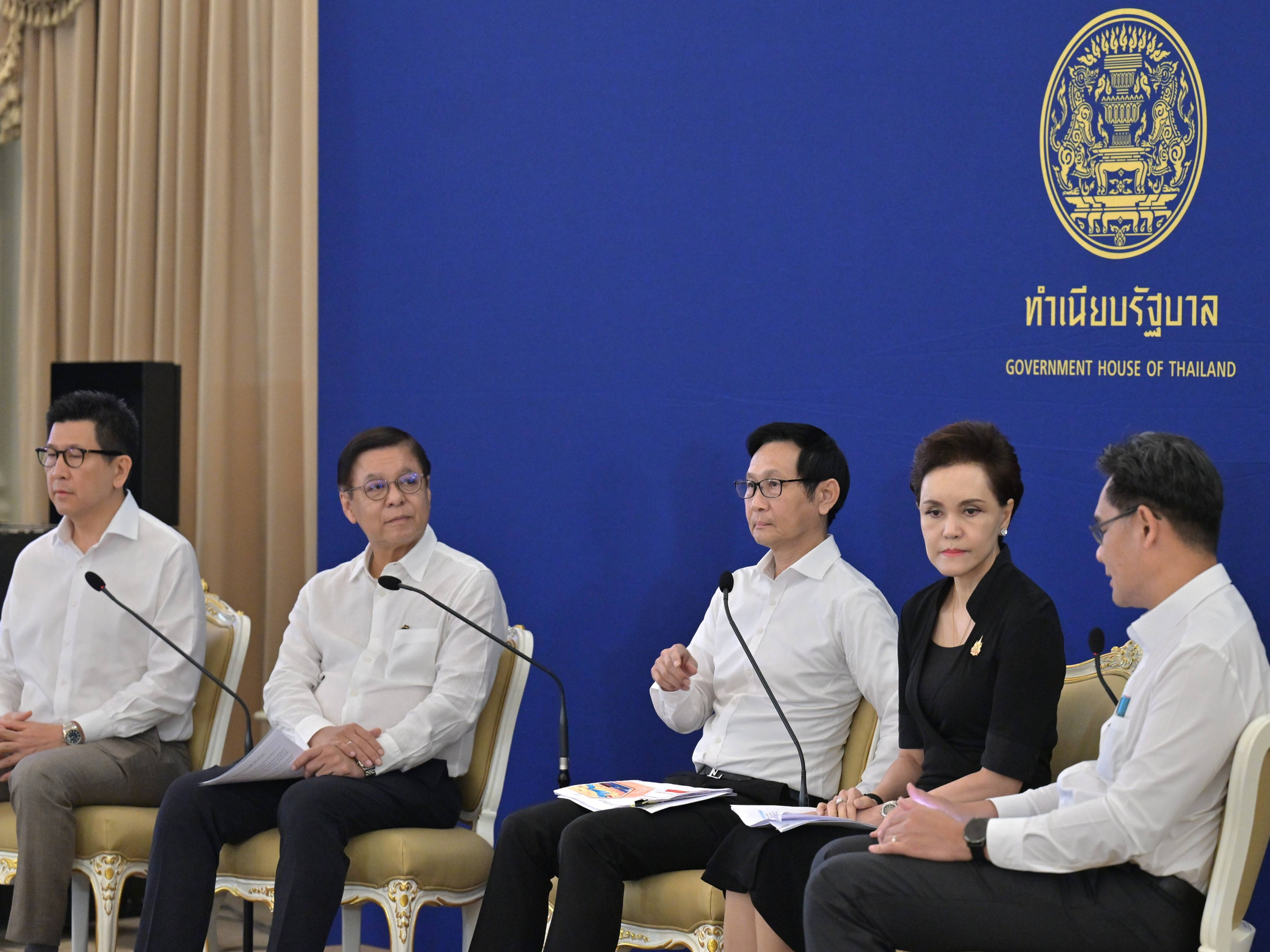 รัฐบาล พณ. สั่งยกระดับคุมเข้มสินค้า 59 รายการ พร้อมลุยตรวจต้นทุนน้ำมัน-ค่ากลั่น ห้ามขายเกินราคา! เอาจริง! พาณิชย์เพิ่มรายการสินค้าควบคุม 6 รายการ สั่งรายงานปริมาณ-คุณภาพใกล้ชิด