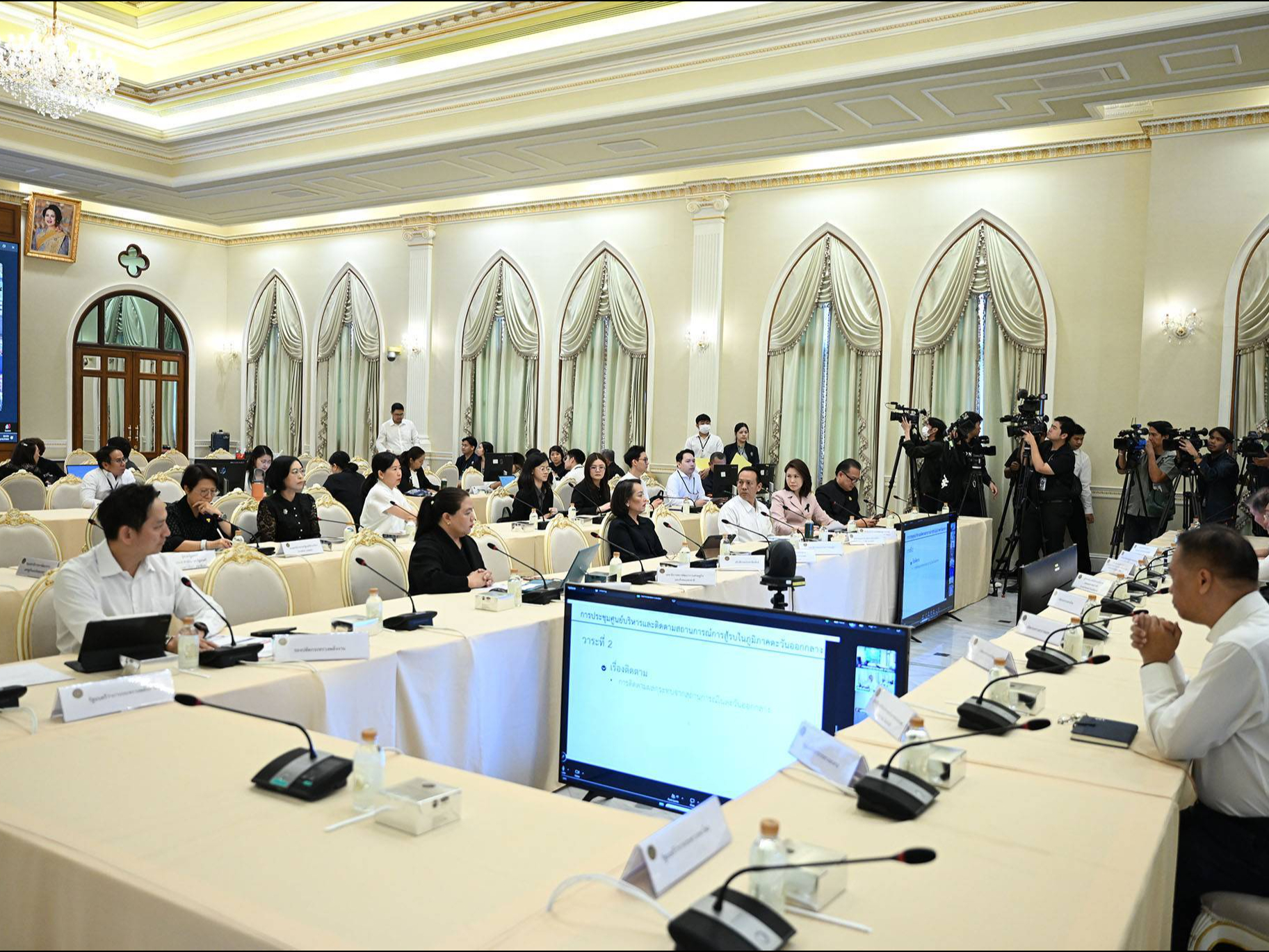 ศบก. รับทราบภาพรวมห่วงโซ่น้ำมันยังคงเป็นปกติ ขณะที่พาณิชย์ชูโครงการ &ldquo;ไทยช่วยไทย&rdquo; และ &ldquo;ธงฟ้า&rdquo; ลดค่าครองชีพพี่น้องประชาชน พร้อมเข้มงวดราคาสินค้าและจะดำเนินมาตรการทางกฎหมายทันที