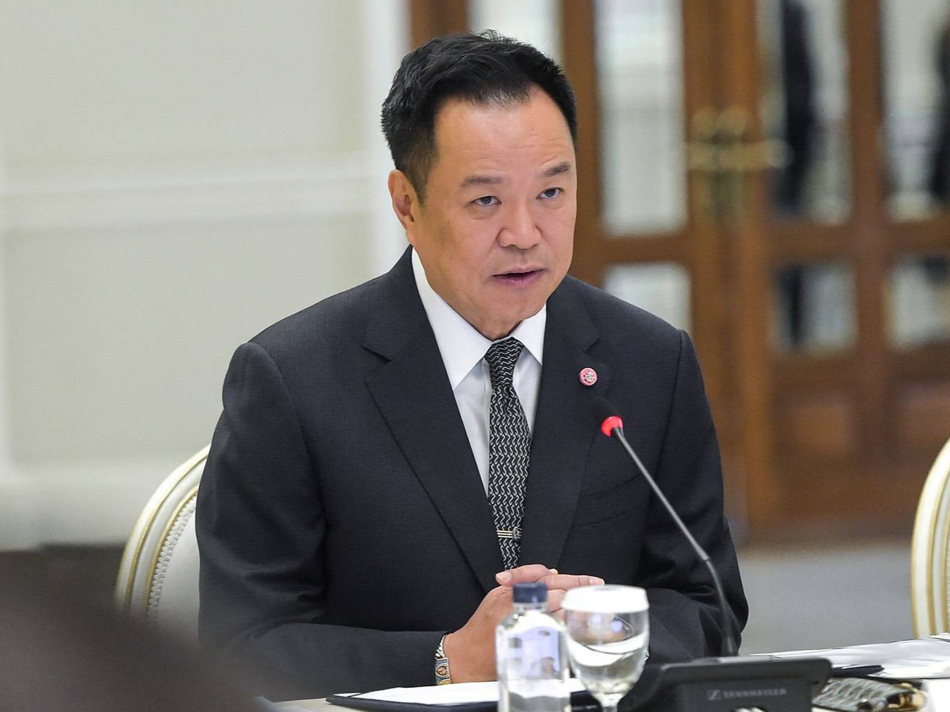 นายกฯ &ldquo;อนุทิน&rdquo; นั่งหัวโต๊ะประชุม ก.น.บ. ตั้งรองนายกฯ เป็นประธานคณะอนุฯ 6 ภาค ยึดหลักลดความซ้ำซ้อน ผลลัพธ์ที่นำไปสู่การพัฒนาคุณภาพชีวิตประชาชน