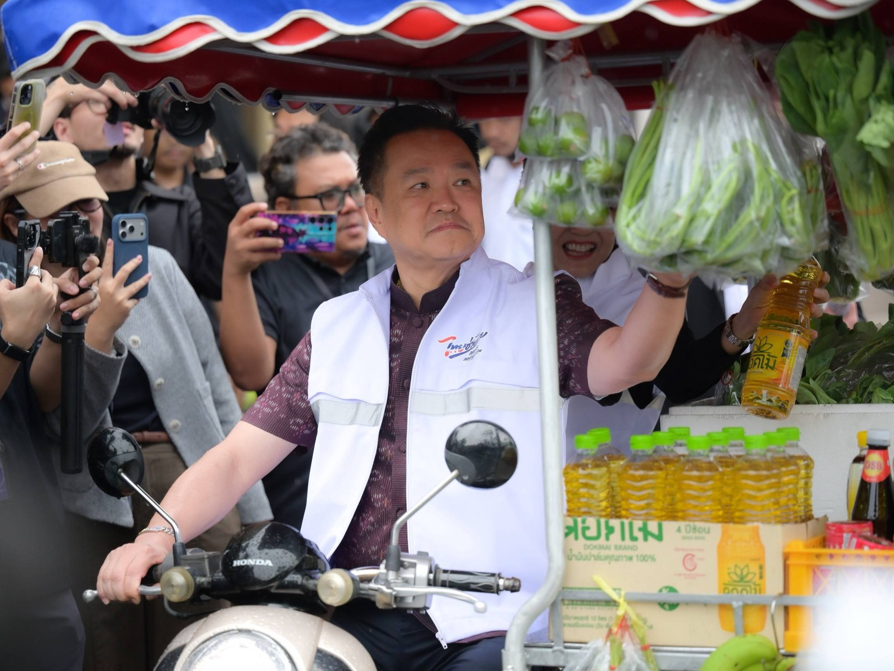 "นายกฯ อนุทิน" ควง "รองนายกฯ ศุภจี" Kick off "ไทยช่วยไทย ลดภาระค่าครองชีพ" ผนึกกำลังร่วมภาคเอกชน เปิดรับลงทะเบียนรถพุ่มพวง นำสินค้าอุปโภคบริโภคคุณภาพ ราคาถูกกว่าท้องตลาด ให้เข้าถึงพี่น้องประชาชนทั่วประเทศ