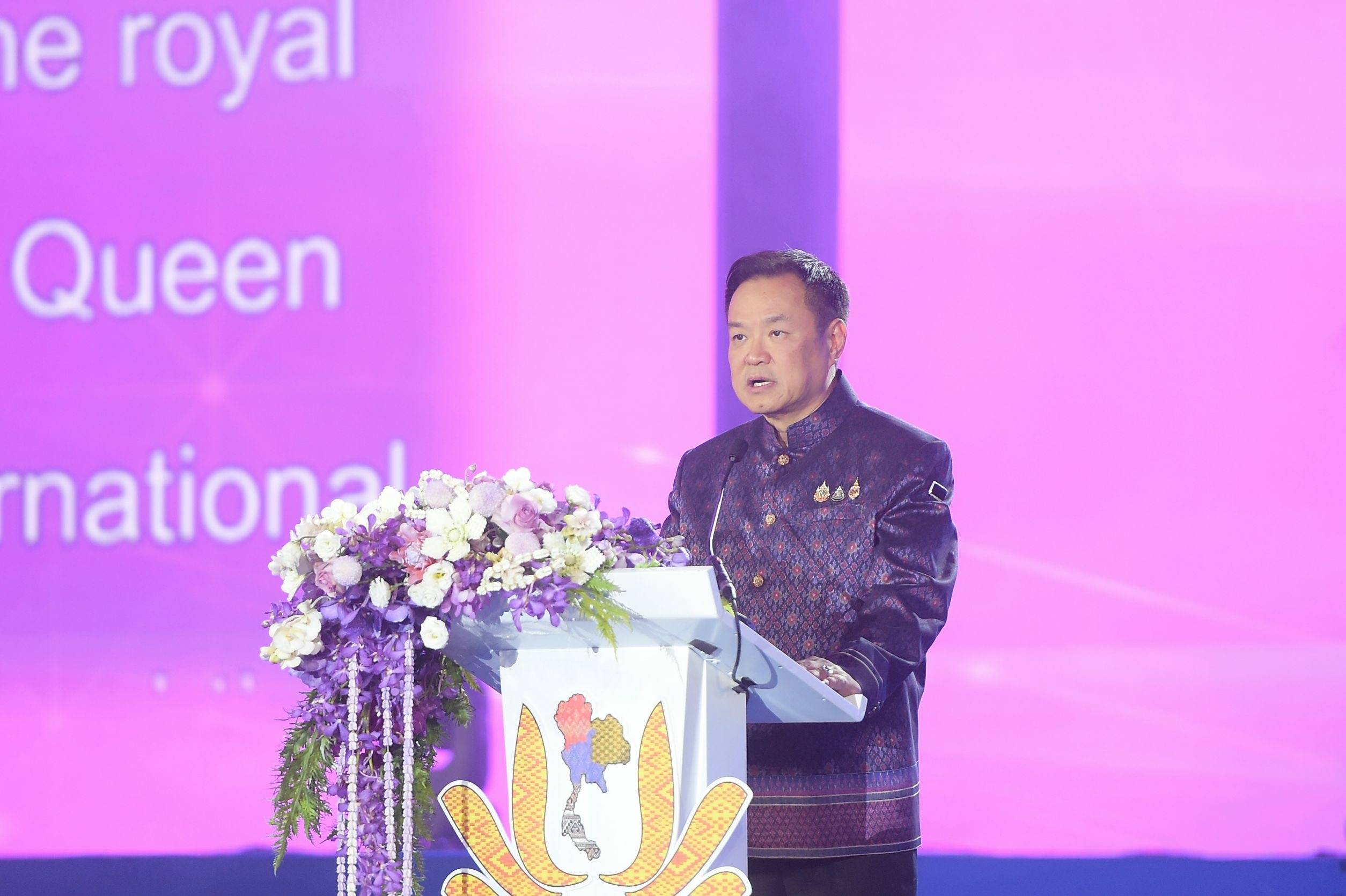 นายกฯ ชูปี 2569 &ldquo;ปีทองผ้าไทย&rdquo; ดันผ้าไหมไทยสู่เวทีโลก ต่อยอดเศรษฐกิจสร้างสรรค์&ndash;วัฒนธรรมไทย