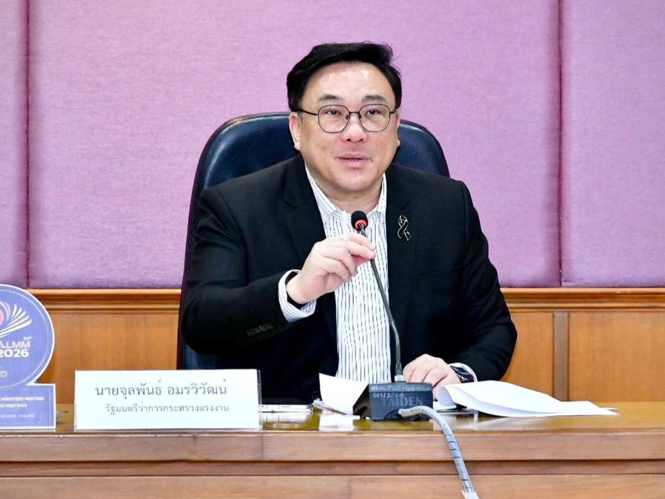 &ldquo;จุลพันธ์&rdquo; สั่งตรวจไซต์ก่อสร้างปทุมธานี พบแรงงานต่างชาติไม่มีใบอนุญาตทำงาน 114 คน  ย้ำ &ldquo;ต่างชาติ&rdquo; ต้องมีใบอนุญาตทำงาน
