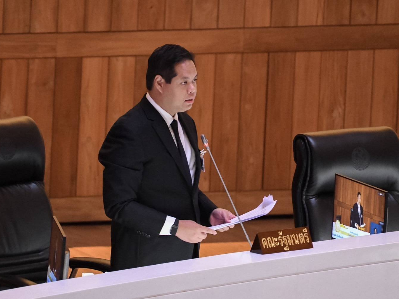 &ldquo;สรรเพชญ&rdquo; เคลียร์ชัดกลางสภา ! แจงกระทู้ที่ดินคลองเตย มุ่งยกระดับความปลอดภัยและเศรษฐกิจฐานราก ยันบริหารโปร่งใส - ตรวจสอบได้ แชร์