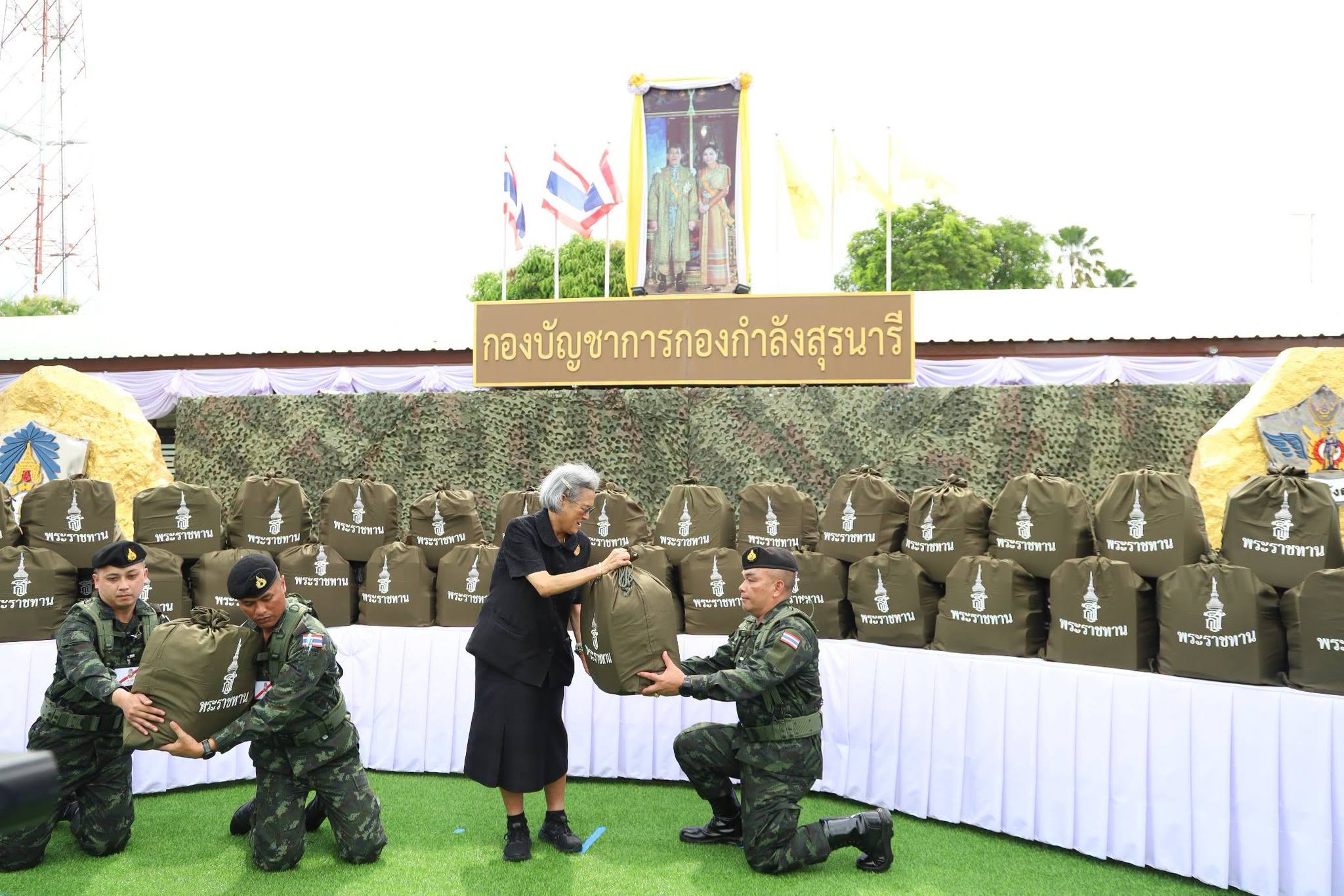สมเด็จพระกนิษฐาธิราชเจ้า กรมสมเด็จพระเทพรัตนราชสุดา ฯ สยามบรมราชกุมารี เสด็จพระราชดำเนินไปทรงปฏิบัติพระราชกรณียกิจ ณ กองบัญชาการกองกำลังสุรนารี อำเภอเมืองสุรินทร์ จังหวัดสุรินทร์