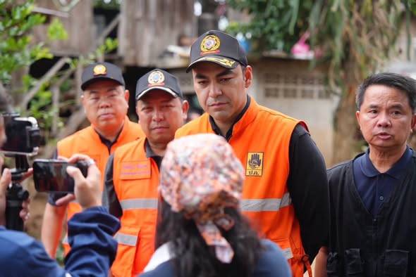 &ldquo;ลุยตั้งแต่เช้า!&rdquo; เจเศรษฐ์ ระดมเครื่องจักรกำลังคน ฟื้นฟู &ldquo;ปัว&rdquo; นำรถน้ำ ปภ. โยธา ล้างบ้านเรือน ย้ำสิ่งไหนทำได้ทำทันที ไม่ทิ้งประชาชน