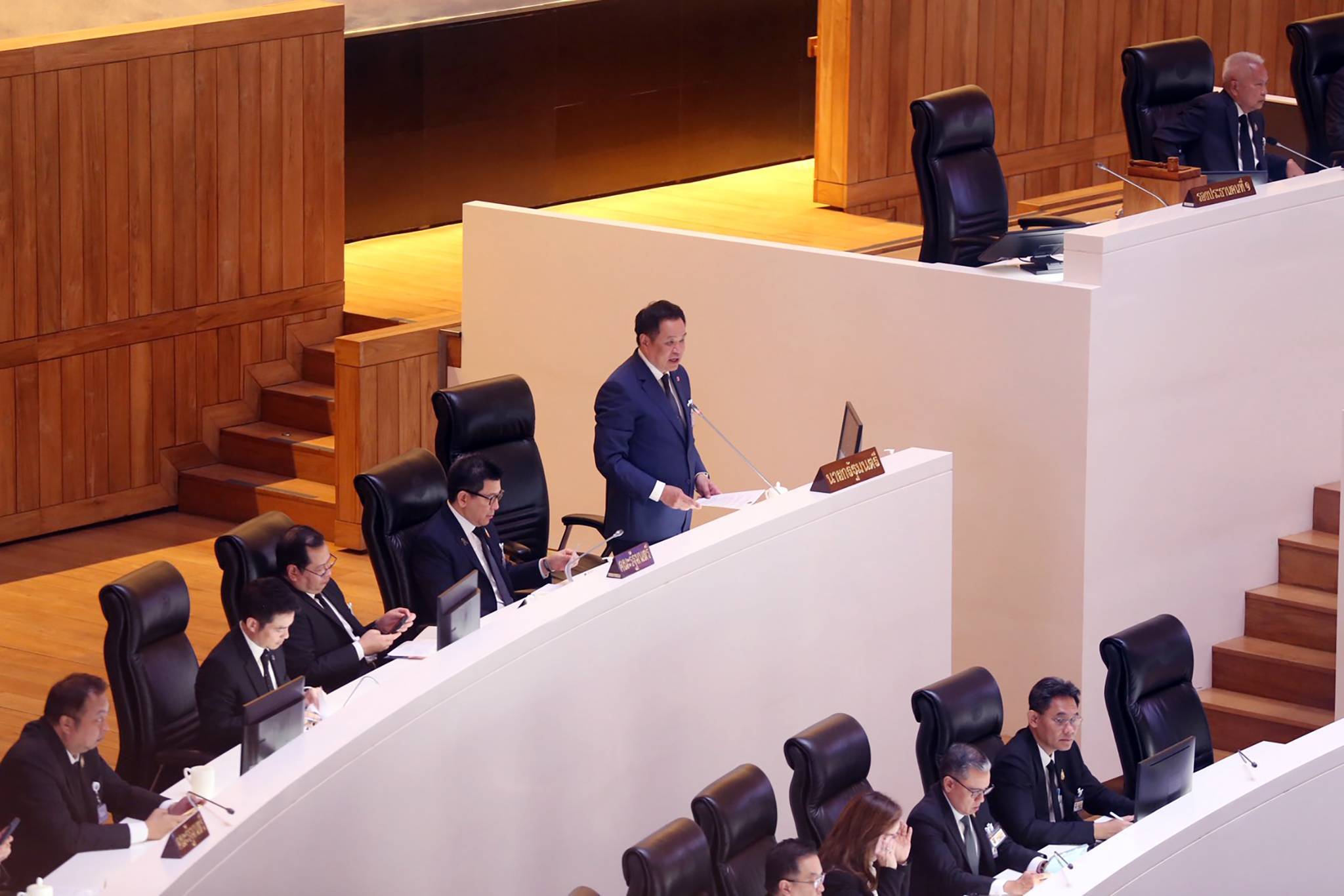 &ldquo;อนุทิน&rdquo; แถลงสภา ชี้ความจำเป็น พ.ร.ก.กู้ 4 แสนล้าน รับมือวิกฤตพลังงาน ลดค่าครองชีพ&ndash;เร่งเปลี่ยนผ่านพลังงาน ลดพึ่งพาฟอสซิลต่างประเทศ