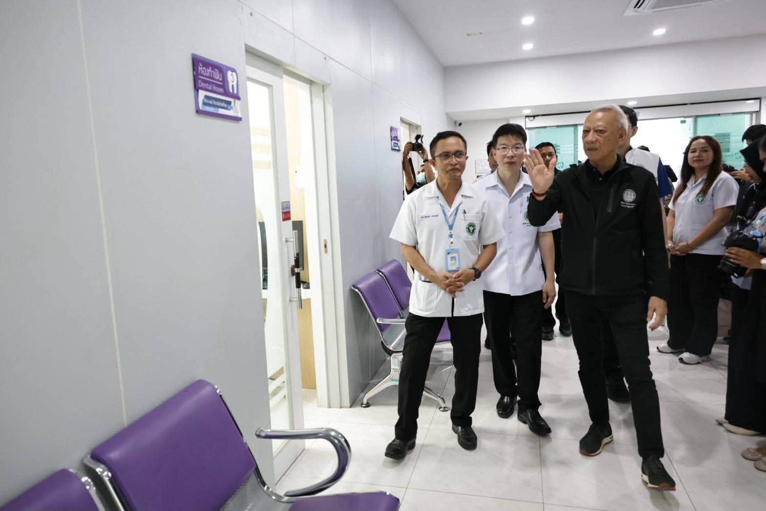 &ldquo;พิพัฒน์&rdquo; ลงพื้นที่โรงพยาบาลเทพา จ.สงขลา รับฟังปัญหาน้ำท่วมกระทบเส้นทางส่งผู้ป่วย สั่งกรมทางหลวง&ndash;กรมทางหลวงชนบท เร่งสำรวจและแก้ไขจุดเสี่ยง ย้ำ &ldquo;ความปลอดภัยและนาทีชีวิตต้องมาก่อน&rdquo;