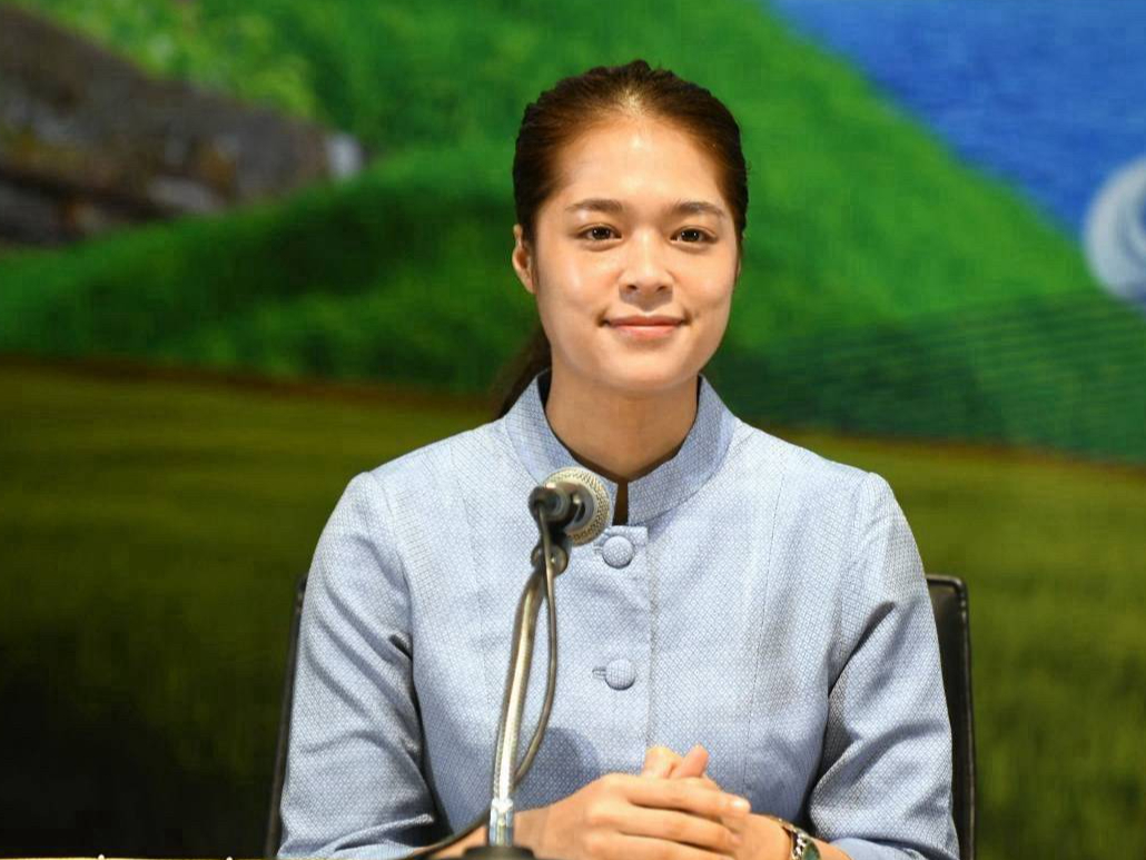 ครม.อนุมัติดำเนินโครงการก่อสร้างรถไฟทาง รวม 6 โครงการ แบ่งเป็นการก่อสร้างรถไฟทางคู่ระยะที่ 2 สายใต้ จำนวน 3 โครงการ รวมวงเงินทั้งสิ้น 106,798.32 ล้านบาท และอนุมัติในหลักการอีก 3 โครงการ