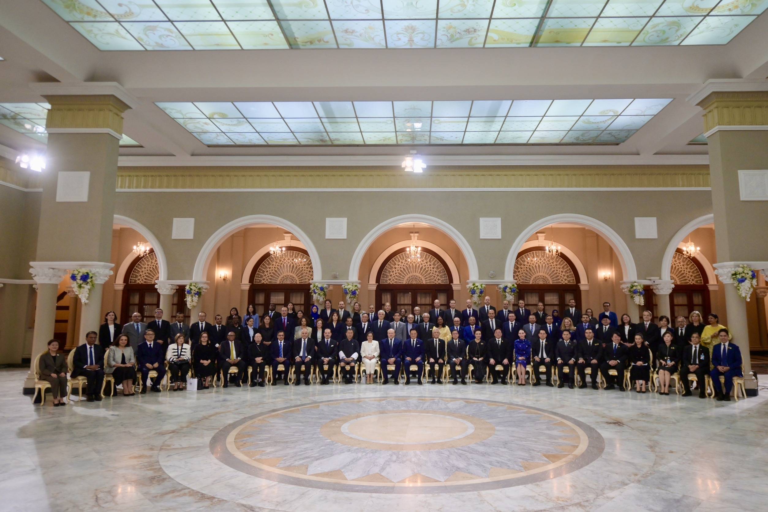 นายกฯ พบคณะทูต 76 คน ประกาศทิศทางไทย &ldquo;เปิดกว้าง&ndash;เชื่อมโลก&ndash;เติบโตไปด้วยกัน&rdquo; ใช้การต่างประเทศเปิดประตูลงทุน&ndash;เทคโนโลยี