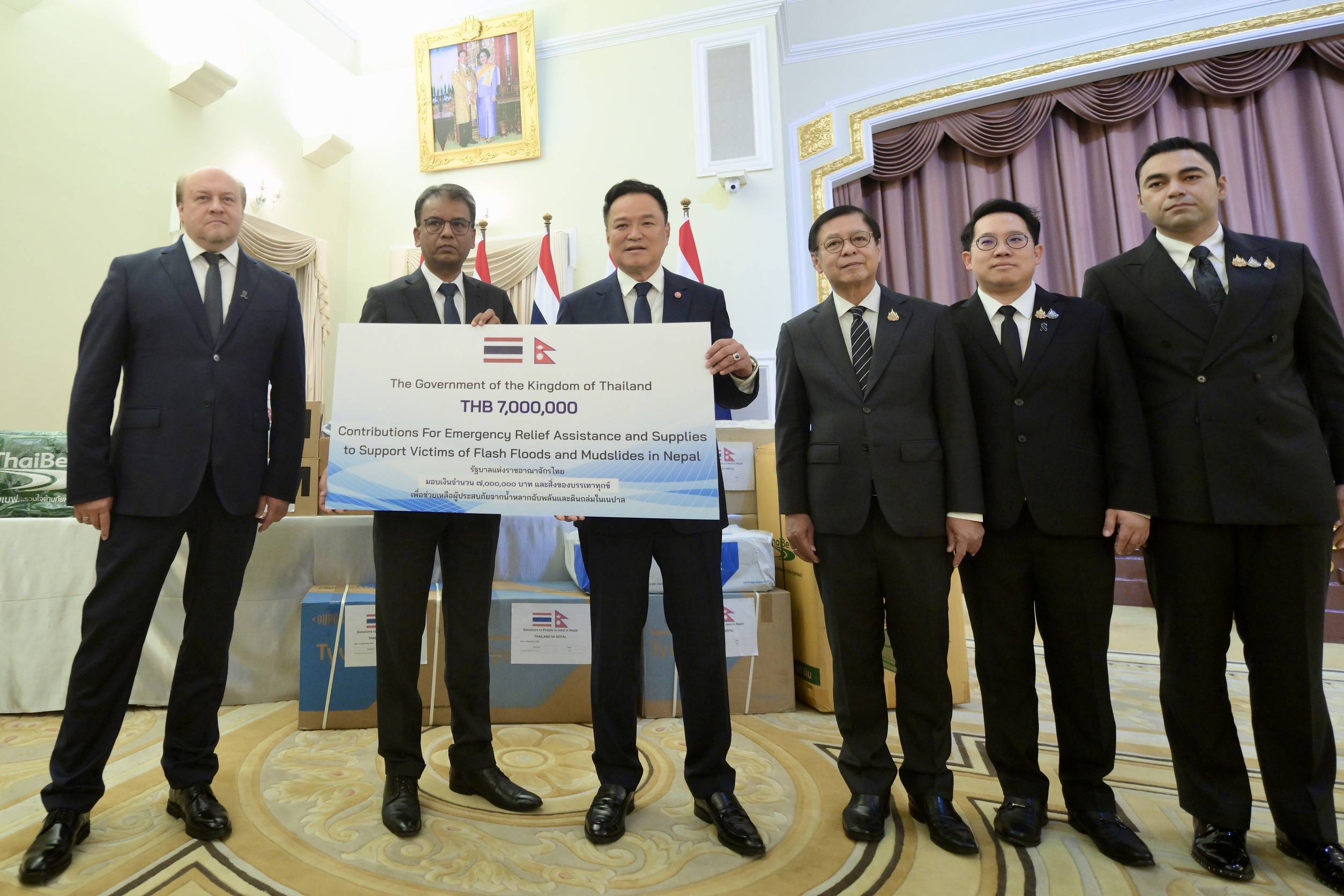 ไทยส่งต่อมิตรภาพและความห่วงใย มอบเงิน 7 ล้านบาท พร้อมสิ่งของจำเป็นช่วยผู้ประสบภัยเนปาล