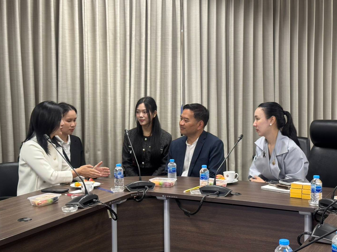 รัฐบาลเดินหน้าขยายโอกาสไทยในตลาดจีน ใช้สื่อดิจิทัลหนุนท่องเที่ยว&ndash;วัฒนธรรม&ndash;สินค้าไทย ทีมโฆษกรัฐบาลหารือ Weibo ต่อยอดความร่วมมือไทย&ndash;จีน