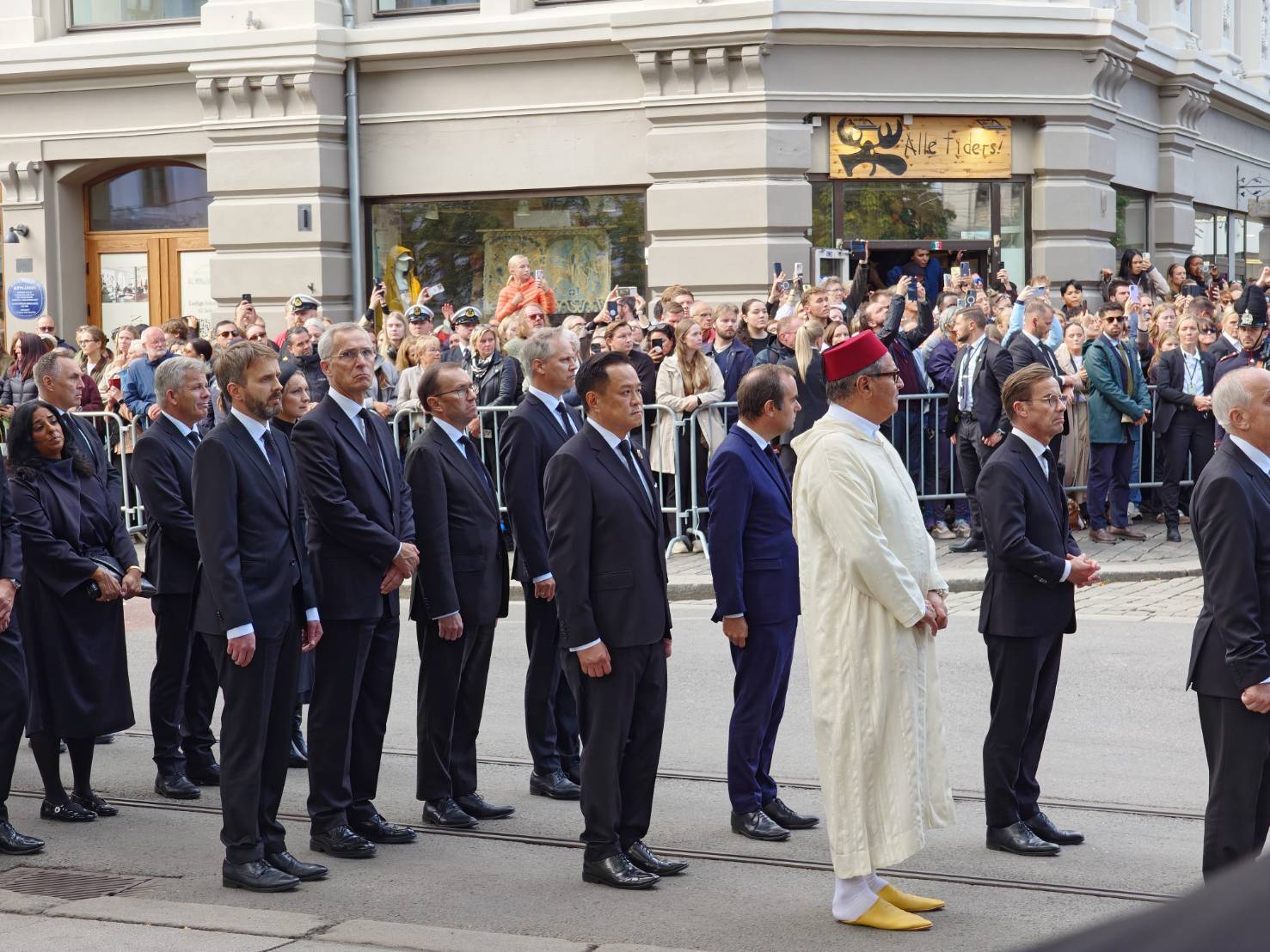 นายกรัฐมนตรีปฏิบัติภารกิจผู้แทนพระองค์ ร่วมพระราชพิธีพระบรมศพกษัตริย์ฮารัลด์ ที่ 5 ท่ามกลางบรรยากาศอาลัย พระราชวงศ์ ผู้นำ ผู้แทนระดับสูงนานาประเทศร่วมพิธี