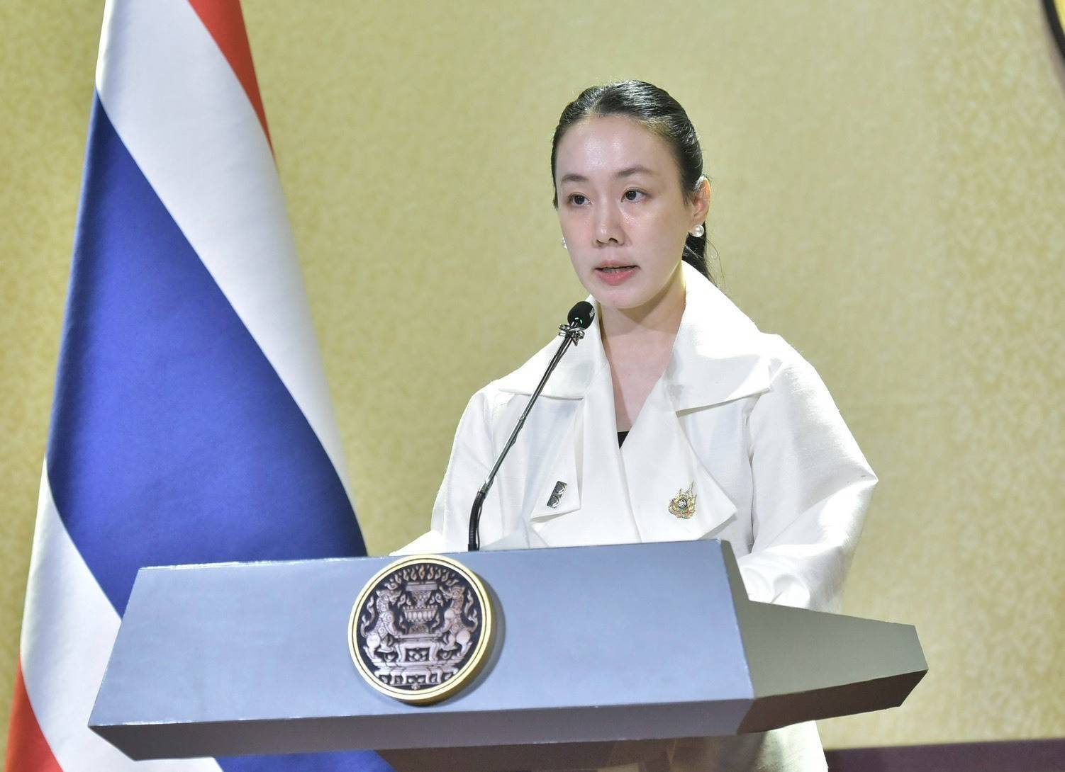 รัฐบาลสร้างความมั่นใจมาตรฐานแผงโซลาร์เซลล์ &ldquo;วราวุธ&rdquo; ย้ำ แผงนำเข้าที่ได้มาตรฐาน IEC ใช้ผลทดสอบยื่นขึ้นทะเบียน มอก. ได้ ไม่ต้องทดสอบใหม่ ใช้เวลาไม่เกิน 5 วัน ไม่มีค่าใช้จ่ายเพิ่ม