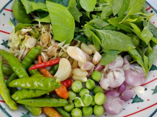 พืชผักส่วนประกอบแกงรัญจวน