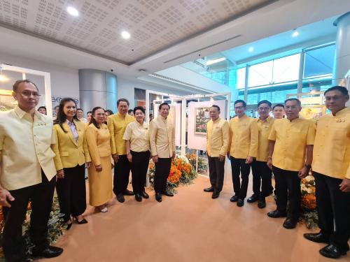  “รัดเกล้า” รองโฆษกรัฐบาล ร่วมพิธีทำบุญตักบาตรพระสงฆ์ จำนวน 12 รูป เนื่องในวันคล้ายวันสวรรคต พระบาทสมเด็จพระบรมชนกาธิเบศร มหาภูมิพลอดุลยเดชมหาราช บรมนาถบพิตร