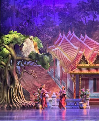 รวมภาพการแสดงโขนมูลนิธิส่งเสริมศิลปาชีพฯ ตอน กุมภกรรณทดน้ำ ในหลวง พระราชินี เสด็จพระราชดำเนิน  รอบปฐมฤกษ์ วันที่ 3 พฤศจิกายน 2566