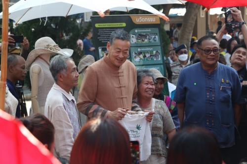 นายกรัฐมนตรี หารือแนวทางการพัฒนาผลิตภัณฑ์ชุมชน (OTOP) ด้วย Soft Power ณ ข่วงสันกำแพง ตำบลสันกำแพง อำเภอสันกำแพง จังหวัดเชียงใหม่ สำหรับบ่ายวันนี้ (29 พ.ย.66)