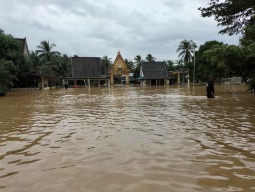 ดร.พวงเพ็ชร ชุนละเอียด รัฐมนตรีประจำสำนักนายกรัฐมนตรี ห่วง 219 วัดชายแดนใต้น้ำท่วม  วัด พระ เดือนร้อน ติดตามช่วยเหลือด่วน  ย้ำ ให้รายงานต่อเนื่อง