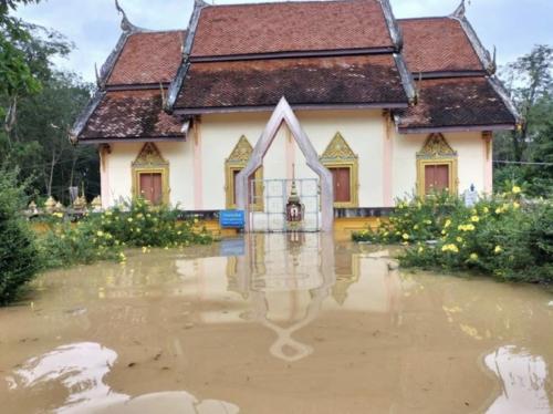 ดร.พวงเพ็ชร ชุนละเอียด รัฐมนตรีประจำสำนักนายกรัฐมนตรี ห่วง 219 วัดชายแดนใต้น้ำท่วม  วัด พระ เดือนร้อน ติดตามช่วยเหลือด่วน  ย้ำ ให้รายงานต่อเนื่อง