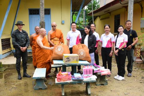 ดร.พวงเพ็ชร ชุนละเอียด รัฐมนตรีประจำสำนักนายกรัฐมนตรี ห่วง 219 วัดชายแดนใต้น้ำท่วม  วัด พระ เดือนร้อน ติดตามช่วยเหลือด่วน  ย้ำ ให้รายงานต่อเนื่อง