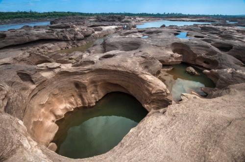 สามพันโบก